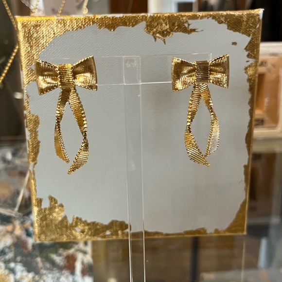 Kate Spade β οΈ Gold Bow Earrings, EUC
